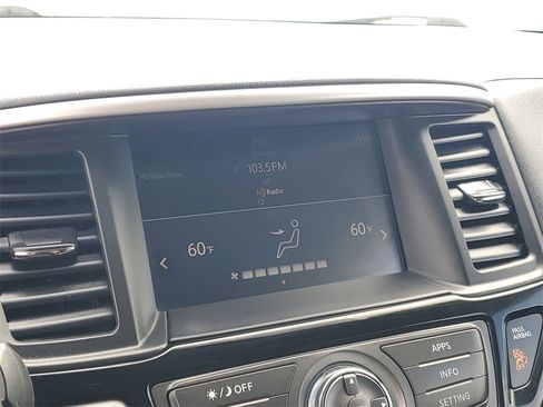 Used 2020 Nissan Pathfinder SV image 22