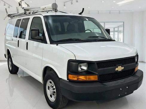 Used 2015 Chevrolet Express 2500 image 3
