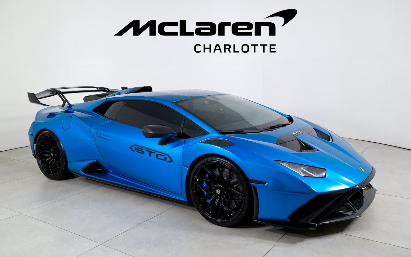 Used 2022 Lamborghini Huracan STO RWD image 2