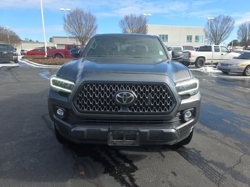 Used 2022 Toyota Tacoma Limited image 2