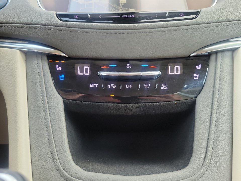 Used 2019 Cadillac XT5 Premium Luxury FWD image 18