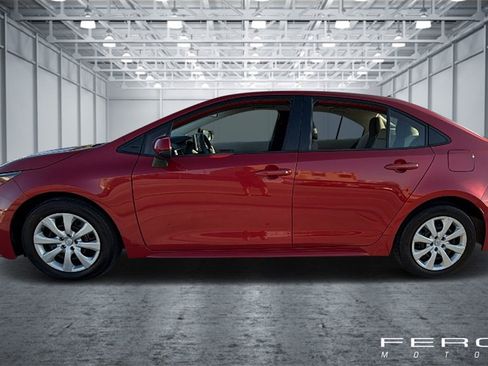 Used 2020 Toyota Corolla LE image 2