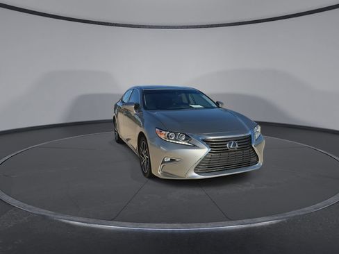 Used 2017 Lexus ES 350 w/ Luxury Package FWD image 3