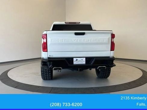 Used 2021 Chevrolet Silverado 1500 Custom Trail Boss w/ LPO, Dark Essentials Package image 6