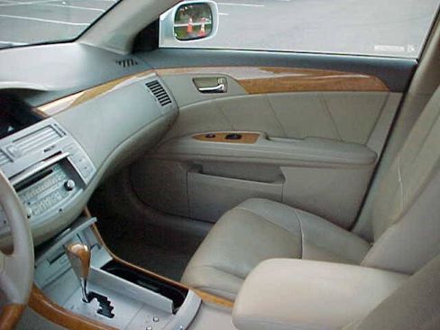 Used 2006 Toyota Avalon Limited FWD image 16
