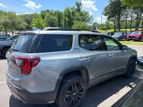 Used 2023 GMC Acadia SLE w/ Driver Convenience Package AWD/4WD image 3