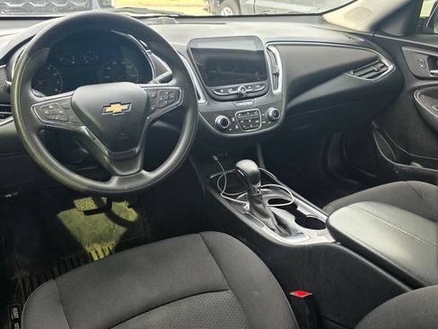 Used 2021 Chevrolet Malibu LT FWD image 2