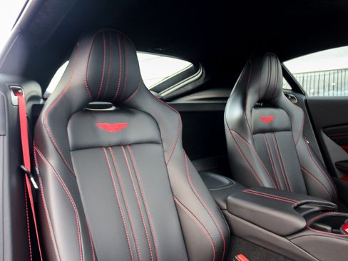 Used 2021 Aston Martin V8 Vantage Coupe RWD image 31