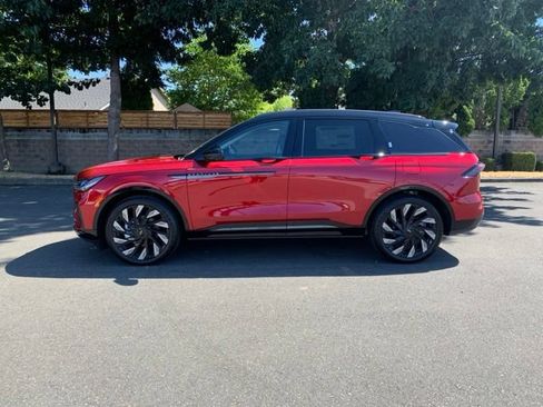 New 2026 Lincoln Nautilus Reserve AWD/4WD image 2