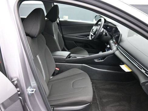 Certified 2025 Hyundai Elantra SEL image 24