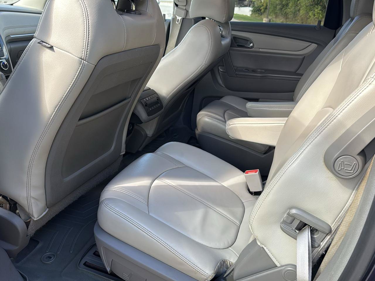 Used 2017 Chevrolet Traverse LT FWD image 25
