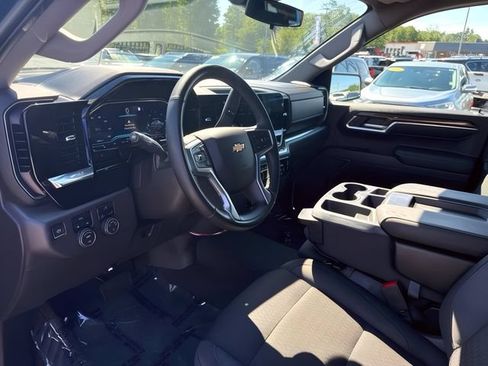Used 2023 Chevrolet Silverado 1500 LT AWD/4WD image 15