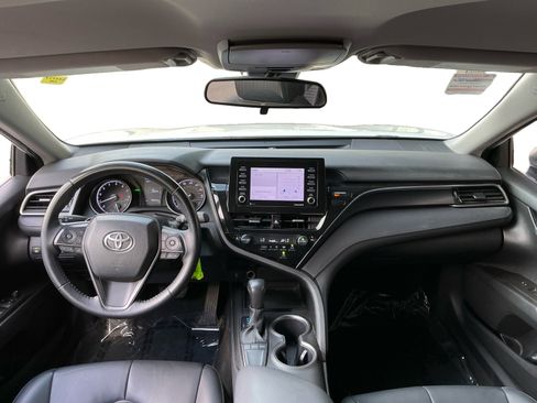 Used 2024 Toyota Camry SE image 10