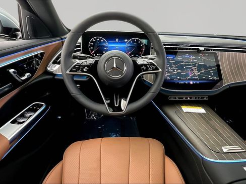 New 2026 Mercedes-Benz E 350 4MATIC Sedan image 8