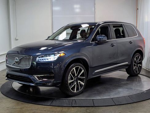 Used 2024 Volvo XC90 B5 Plus w/ Protection Package Premier image 4