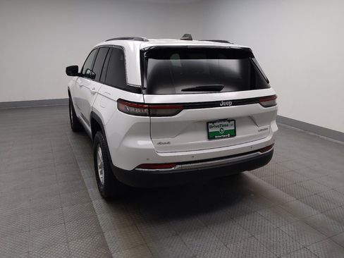 Used 2023 Jeep Grand Cherokee Laredo AWD/4WD image 5