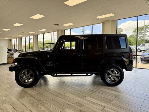 Used 2016 Jeep Wrangler Unlimited Sahara w/ Connectivity Group AWD/4WD image 4