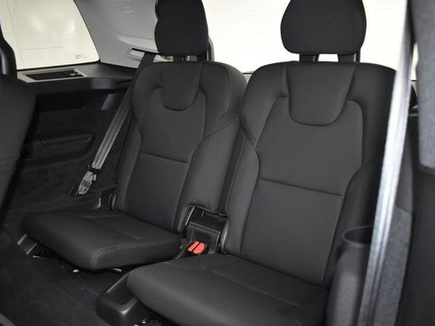 Used 2025 Volvo XC90 B5 Plus w/ Protection Package Premier AWD/4WD image 11