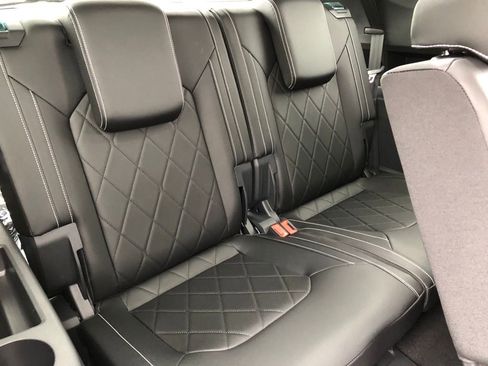 Used 2025 Volkswagen Atlas SEL Premium R-Line image 33