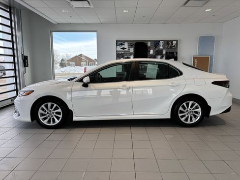 Used 2023 Toyota Camry LE image 2