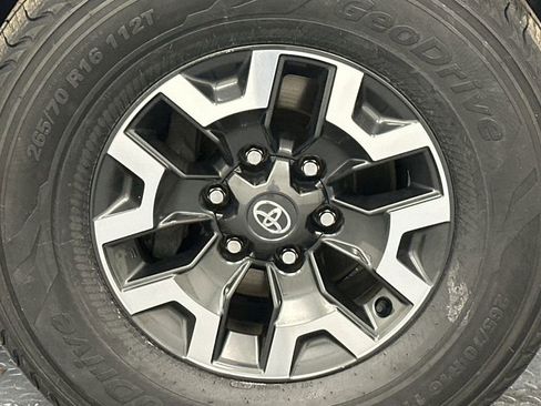 Certified 2023 Toyota Tacoma TRD Off-Road image 18