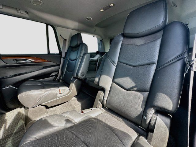 Used 2017 Cadillac Escalade Luxury AWD/4WD image 26