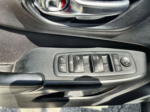 Used 2016 Jeep Cherokee Latitude w/ Comfort/Convenience Group AWD/4WD image 23