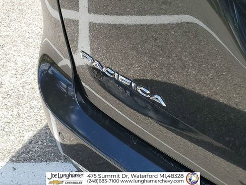 Used 2020 Chrysler Pacifica Touring-L FWD image 30