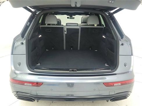 Used 2024 Audi Q5 e Prestige w/ Prestige Package image 14