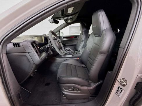 New 2026 Porsche Cayenne GTS image 5