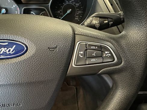 Used 2019 Ford Escape SE FWD image 12