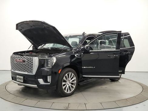 Used 2023 GMC Yukon Denali image 11