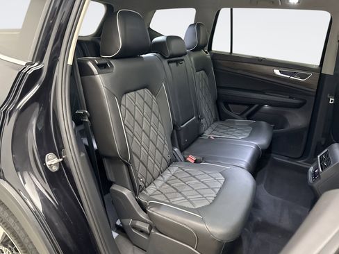 Used 2024 Volkswagen Atlas SEL Premium R-Line image 19