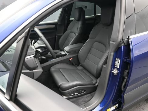 New 2025 Porsche Macan 4 Electric image 5