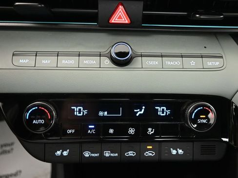 Used 2025 Hyundai Elantra Limited image 30