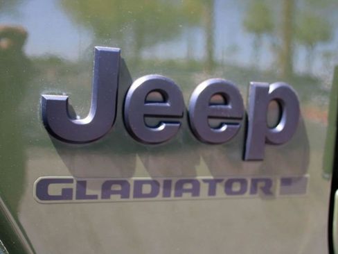 Used 2023 Jeep Gladiator Sport AWD/4WD image 12