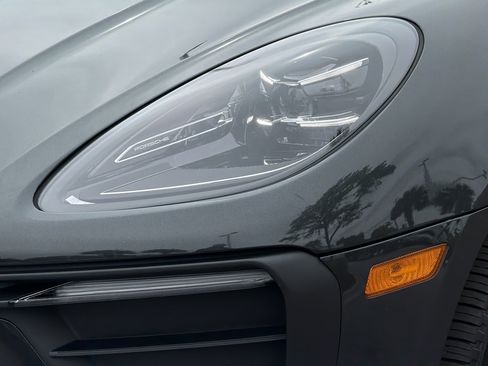 Used 2022 Porsche Macan AWD/4WD image 6