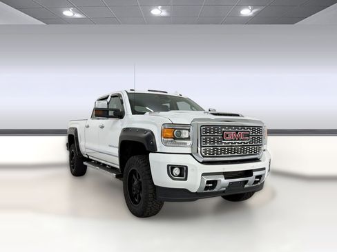 Used 2019 GMC Sierra 2500 Denali w/ Duramax Plus Package AWD/4WD image 7