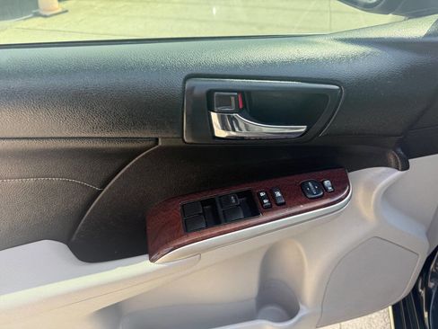 Used 2014 Toyota Camry XLE image 14