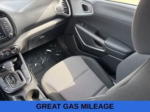 Used 2025 Kia Soul LX w/ LX Technology Package FWD image 15