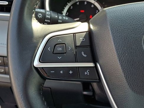 Used 2023 Toyota Highlander XLE image 23