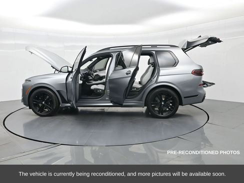 Used 2023 BMW X7 xDrive40i w/ Executive Package image 47