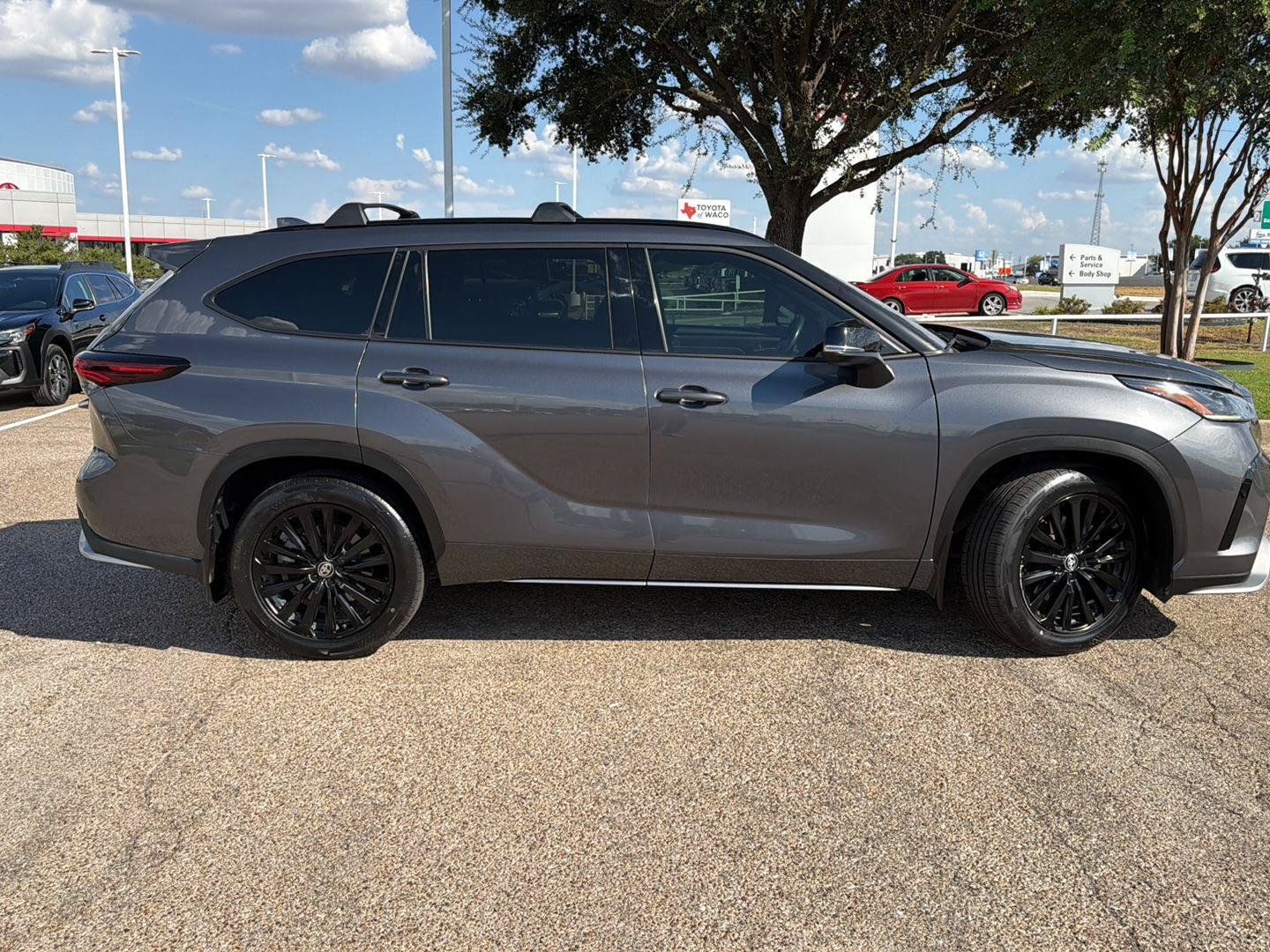 Used 2024 Toyota Highlander XSE FWD image 8