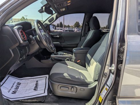 Used 2021 Toyota Tacoma TRD Off-Road AWD/4WD image 12