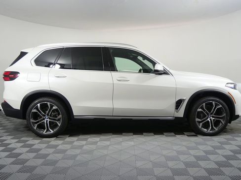 Used 2026 BMW X5 xDrive40i w/ Climate Comfort Package image 2