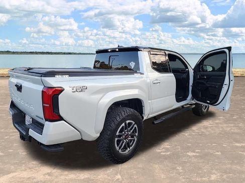 Used 2024 Toyota Tacoma TRD Sport w/ TRD Sport Upgrade Package image 5
