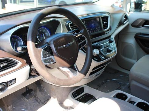 Used 2021 Chrysler Voyager LX image 9