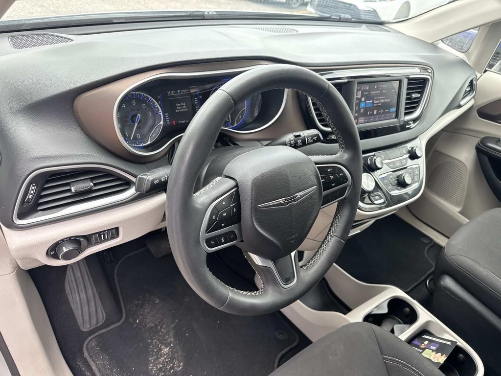 Used 2023 Chrysler Voyager LX FWD image 18