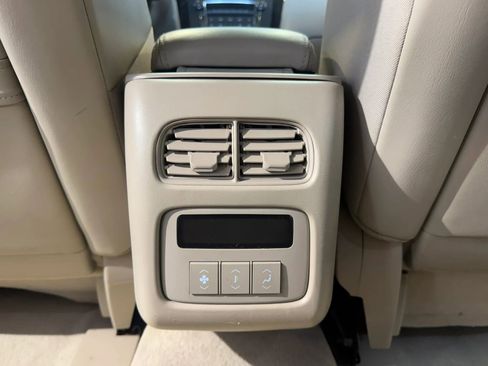 Used 2011 Cadillac DTS Luxury FWD image 27