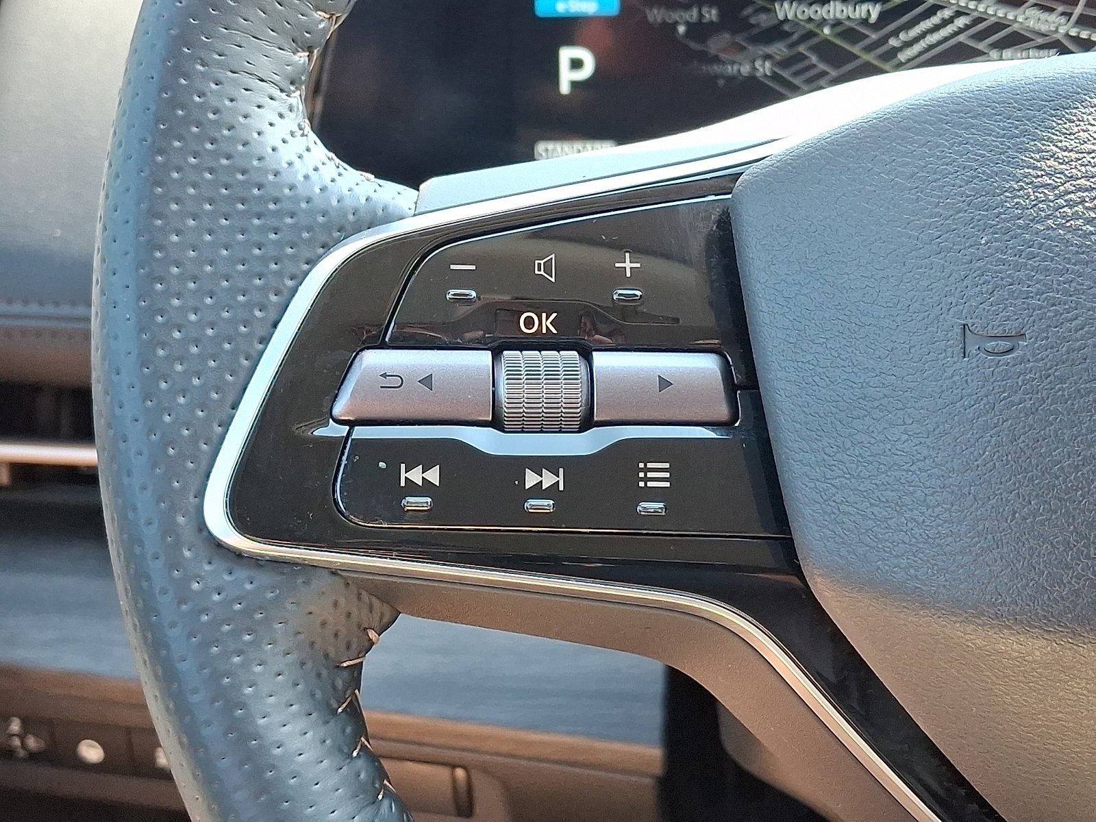 Certified 2023 Nissan Ariya FWD image 20